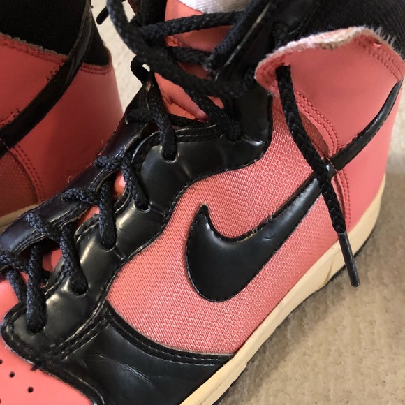 pink and black nike dunks